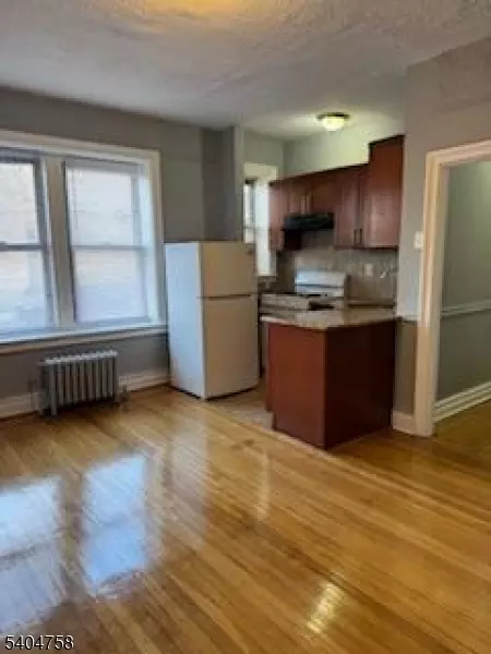 Elizabeth City, NJ 07201,1116 Anna St #1C