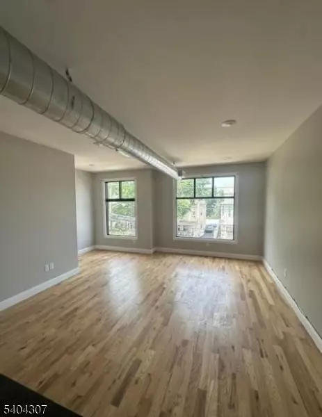 Paterson City, NJ 07504,619 E 26Th St #201