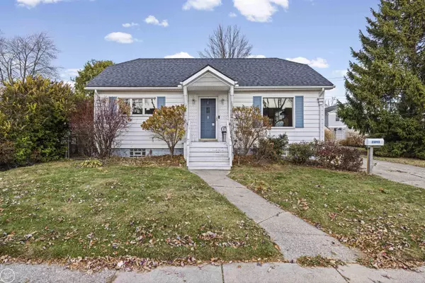 22915 E 13 MILE RD, Saint Clair Shores, MI 48082