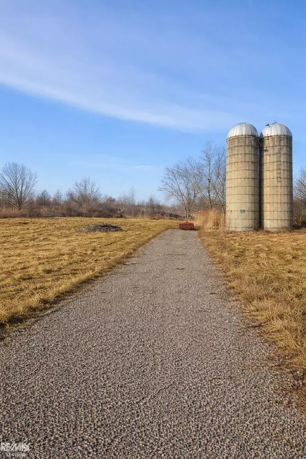 5082 palms RD, Casco, MI 48064