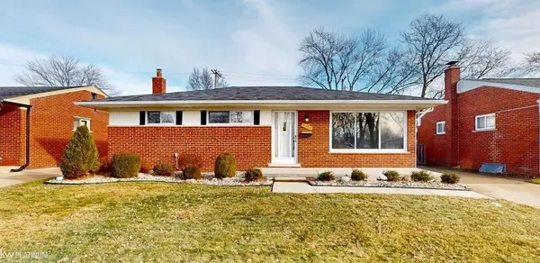 31800 Tanglewood ST, Saint Clair Shores, MI 48082