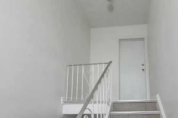 Toronto C03, ON M6E 1T3,8 Hanson RD #2(Upper