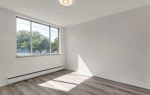 Toronto C11, ON M4G 1Y1,18 Kenrae RD #12