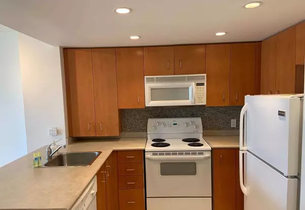 Toronto C09, ON M4W 3S5,8 Park RD #3209