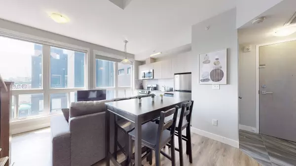 Toronto C01, ON M5T 1S2,335 College ST #404