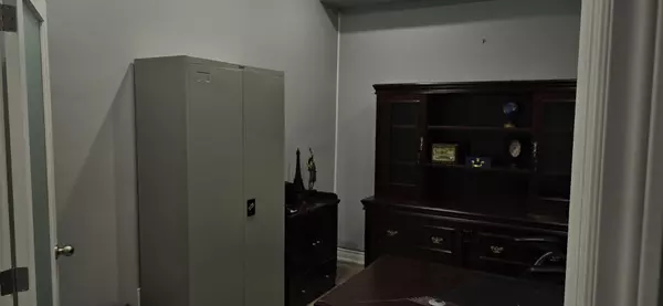 Toronto E06, ON M1N 1V2,2364 Kingston RD