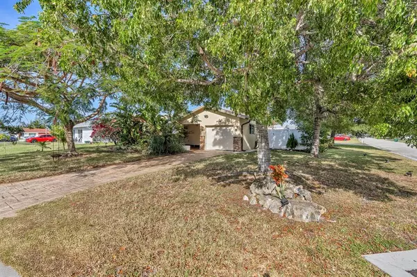 Tamarac, FL 33321,8008 NW 102 Way