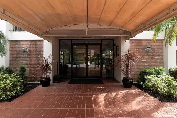 Pompano Beach, FL 33069,3000 N Palm Aire Dr #107