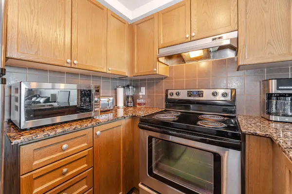 Brampton, ON L6X 0T6,9 George ST N #2003