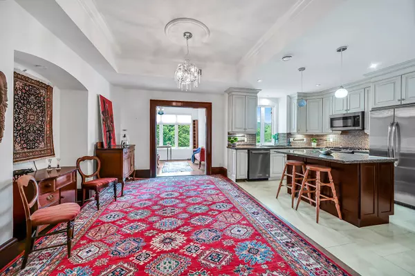 Hamilton, ON L8P 2G7,86 Herkimer ST #41