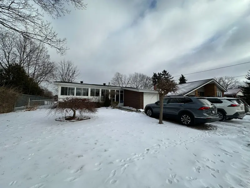 3193 Constitution BLVD, Mississauga, ON L4Y 2Z1