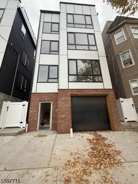 Newark City, NJ 07107,37 S 7Th St