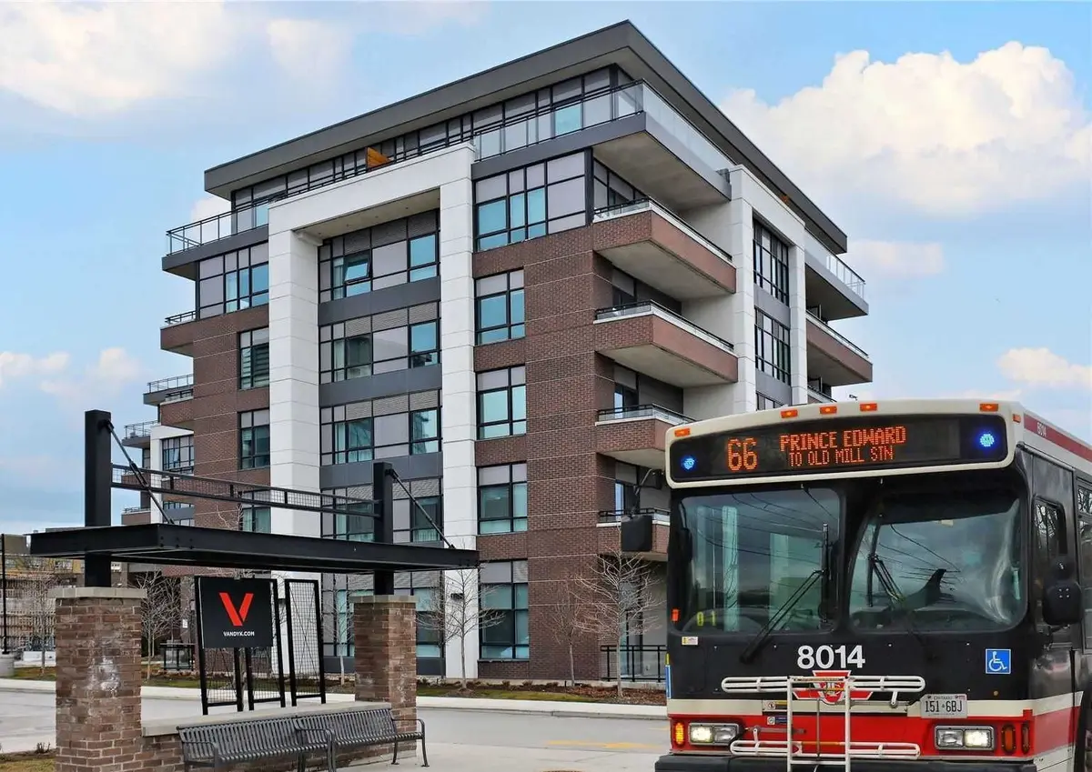 25 Neighbourhood LN #513, Toronto W07, ON M8Y 0C4