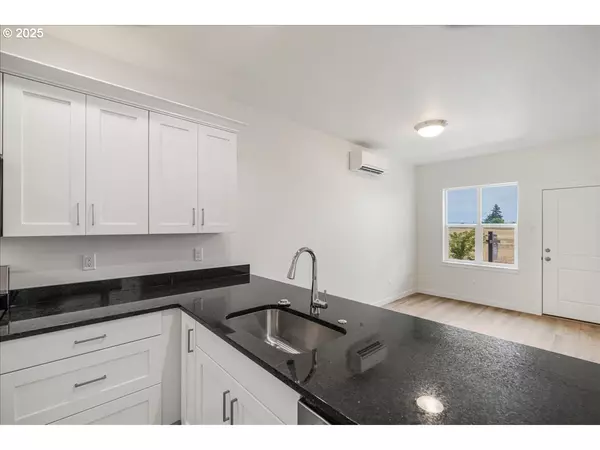 Dallas, OR 97338,365 SE Kitzmiller DR