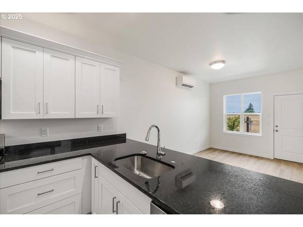 365 SE Kitzmiller DR, Dallas, OR 97338