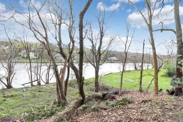 Watchung Boro, NJ 07069,153 Stirling Rd