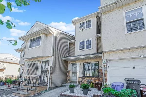 Staten  Island, NY 10304,119 Skyline DR