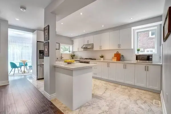 Toronto C03, ON M5P 2L9,25 Duncannon DR