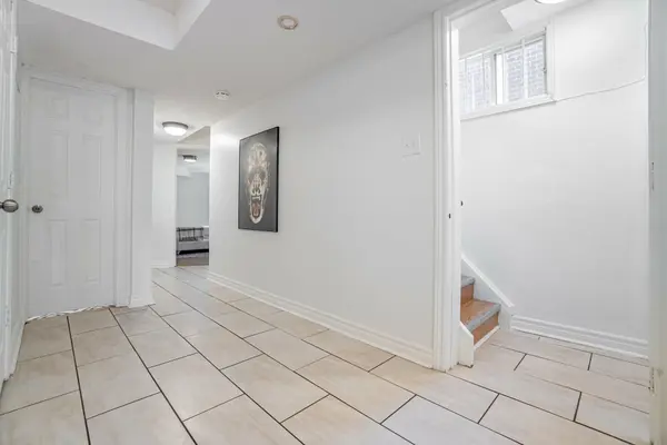 Toronto E06, ON M1N 1X9,171 Clonmore DR