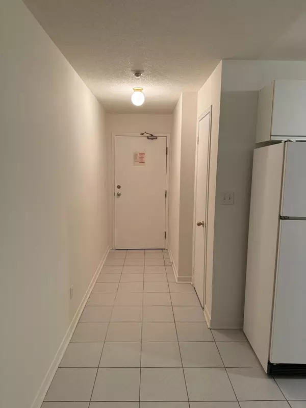 Richmond Hill, ON L4E 2V4,72 Lake AVE #201