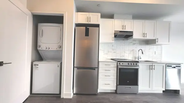 Newmarket, ON L3Y 2R3,715 Davis DR #1006