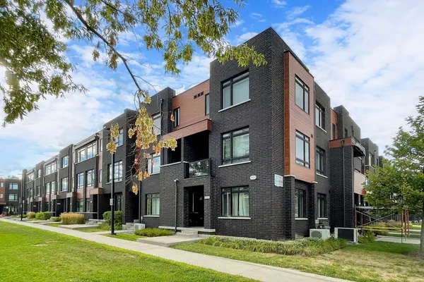 370 D Red Maple RD #112, Richmond Hill, ON L4C 5T4