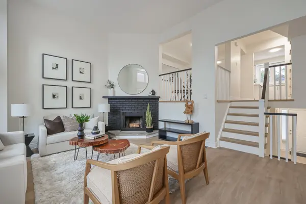 Mississauga, ON L4W 2M8,1755 Rathburn RD E #104