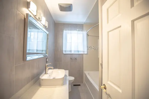 Mississauga, ON L5A 2L7,2171 Corsair RD #Upper Unit