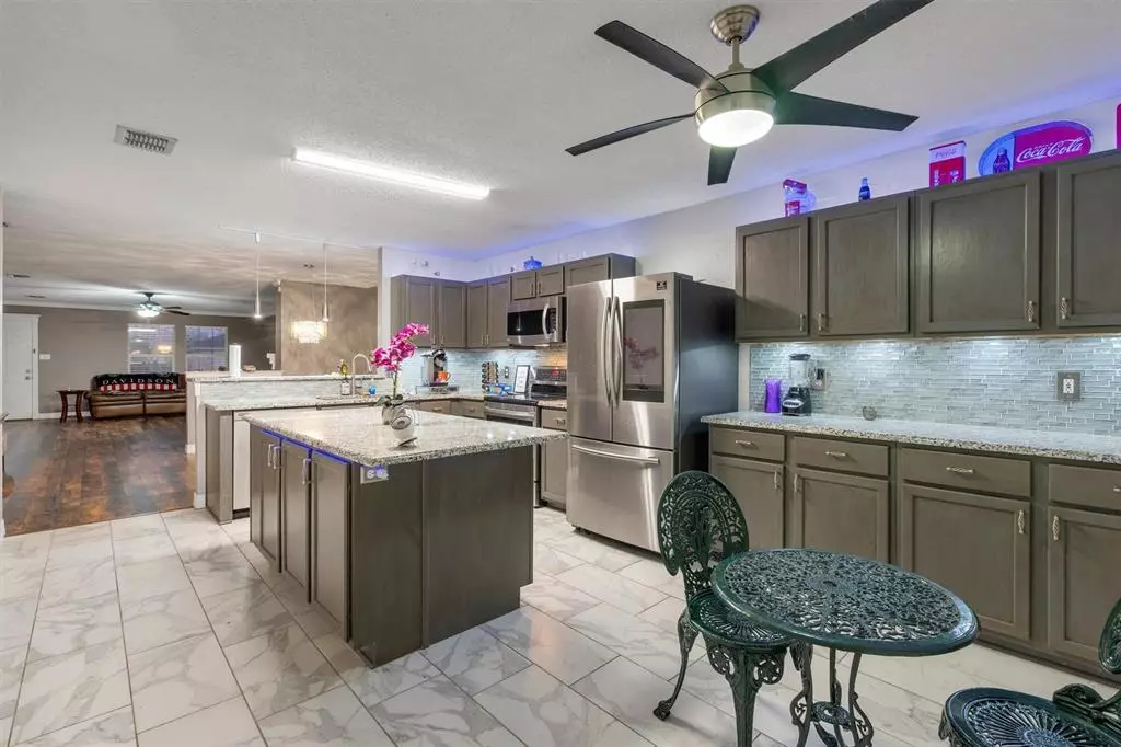 Arlington, TX 76001,910 Anvil Creek Drive