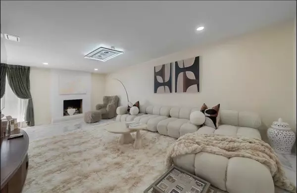 Dallas, TX 75225,9003 Villa Park Circle