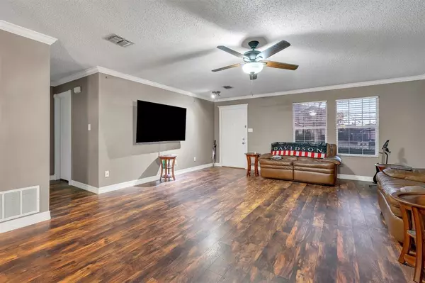 Arlington, TX 76001,910 Anvil Creek Drive