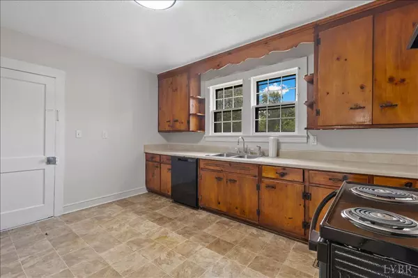 Danville, VA 24541,65 Glen Oak DR