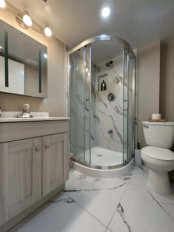 Toronto C15, ON M2K 2H6,62 Banstock  Dr DR #Room 5