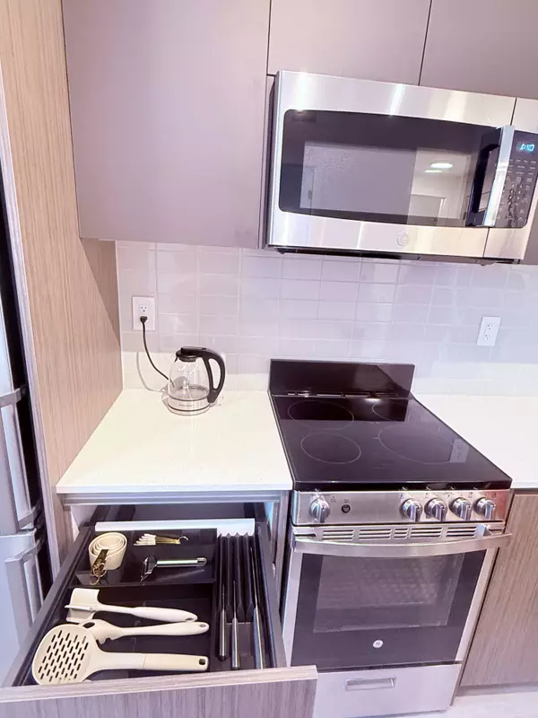 Toronto W07, ON M8Z 1N4,801 The queensway N/A W #614