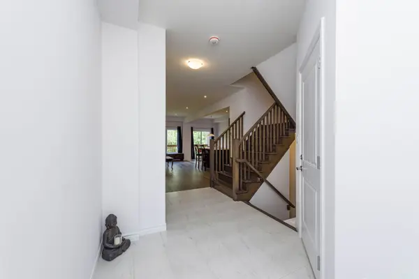 Lincoln, ON L0R 1B4,3985 Crown ST