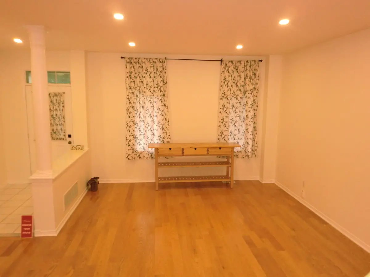 Toronto W05, ON M3J 3P2,32 Leitch AVE