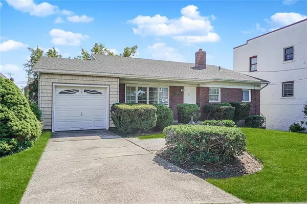 112 Windermere RD, Staten  Island, NY 10305