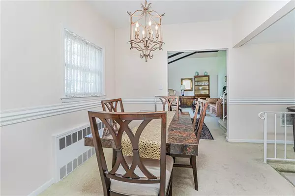 Staten  Island, NY 10305,112 Windermere RD