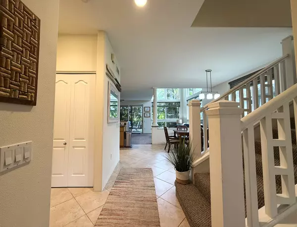 Kailua-kona, HI 96740,75-5919 ALII DR #EE4