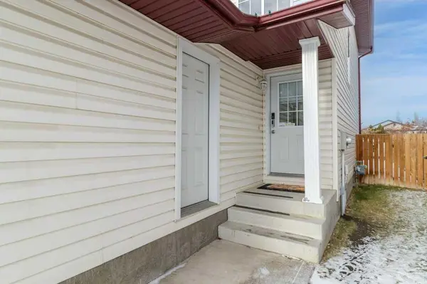 Red Deer, AB T4R 3G2,3 Amlee Close