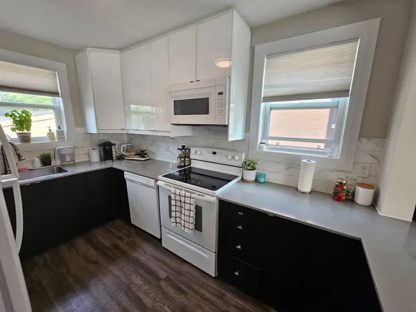 Barrie, ON L4M 3Y9,157 St Vincent ST #2