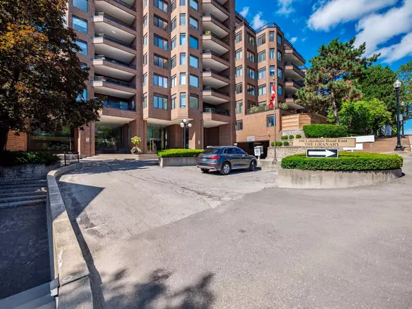 Oakville, ON L6J 6M9,100 Lakeshore RD E #610