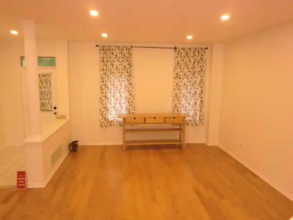 32 Leitch AVE, Toronto W05, ON M3J 3P2