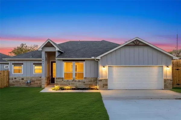 1407 N Rusk Street, Weatherford, TX 76086