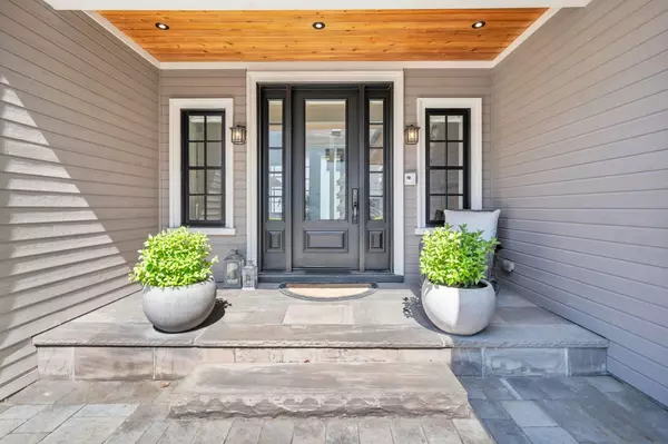 Aurora, ON L4G 1G7,23 Mosley ST