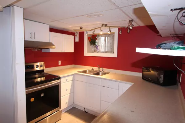 Barrie, ON L4N 2Y4,8 Meadowland AVE #Lower