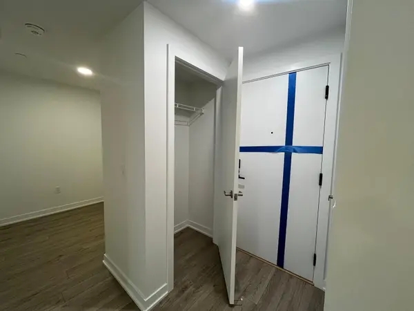 Milton, ON L9E 2B5,720 WHITLOCK AVE #304