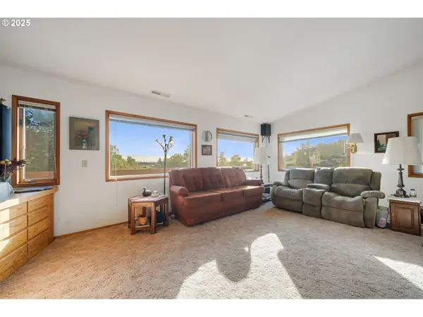 Garibaldi, OR 97118,305 CYPRESS AVE