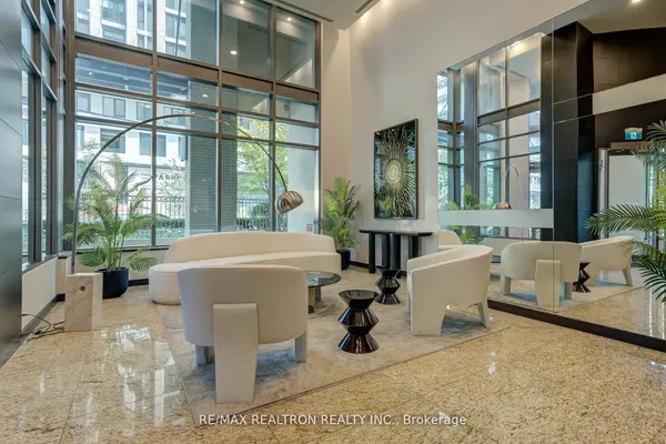 Toronto C10, ON M4P 0A5,88 Broadway AVE #404