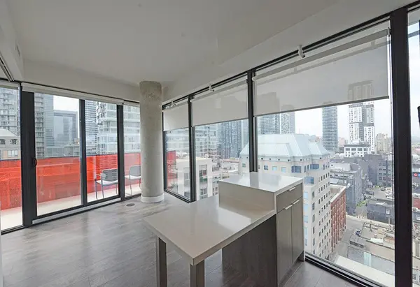 Toronto C01, ON M5V 0P5,215 Queen ST W #1401